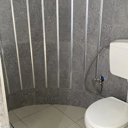 Pensión Feriz Vukaj Hamallaj